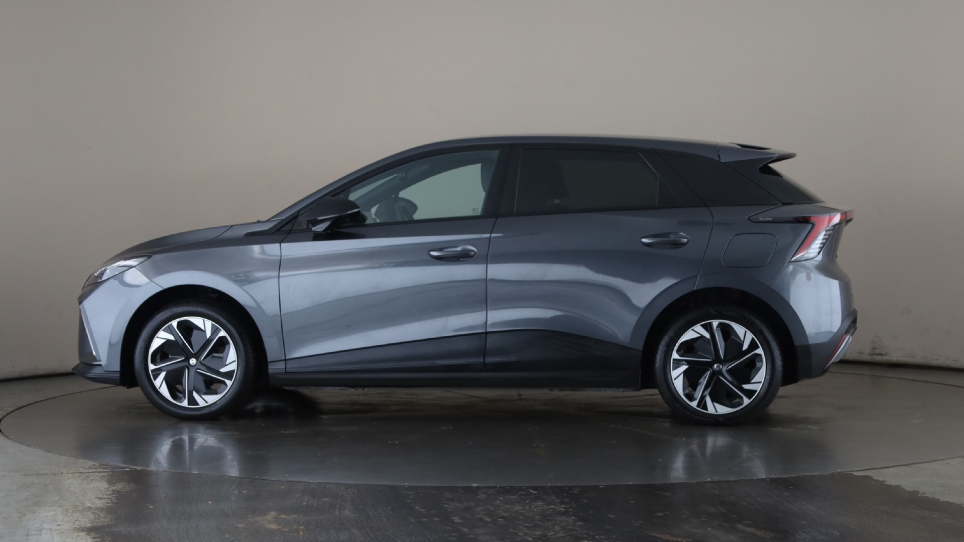 150kW Trophy EV Long Range 64kWh 5dr Auto