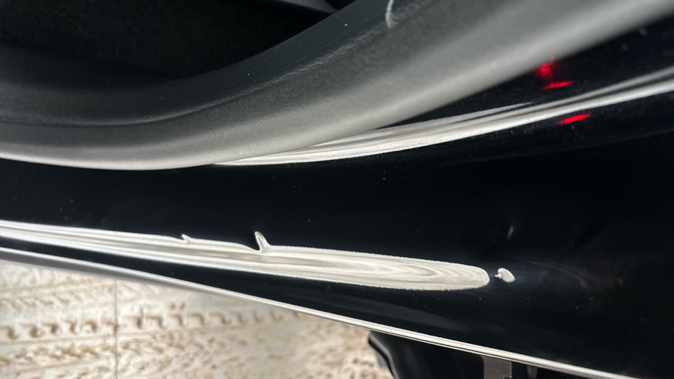 MERCEDES EQA Dents and scratches