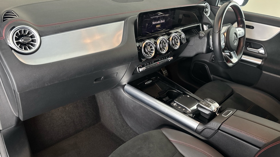 MERCEDES EQA Image 10