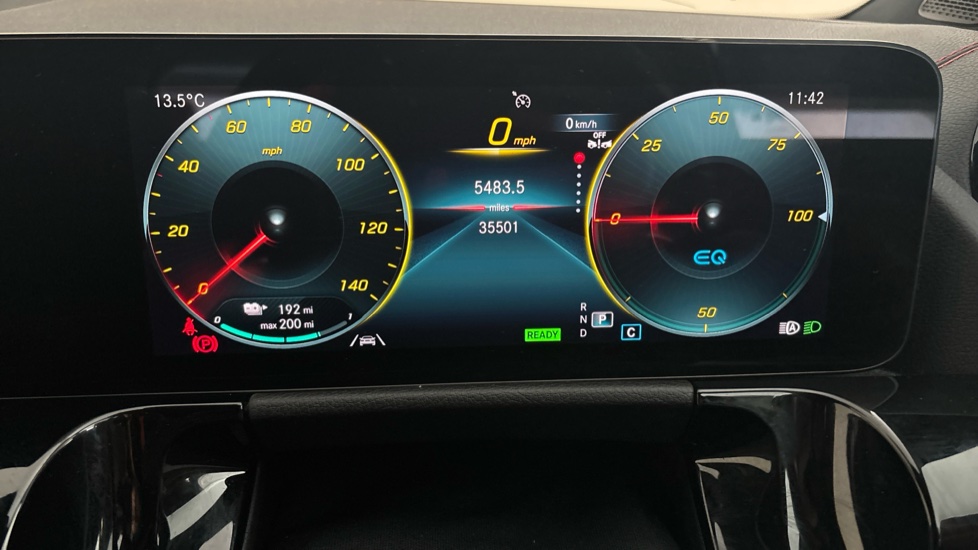 MERCEDES EQA Image 13