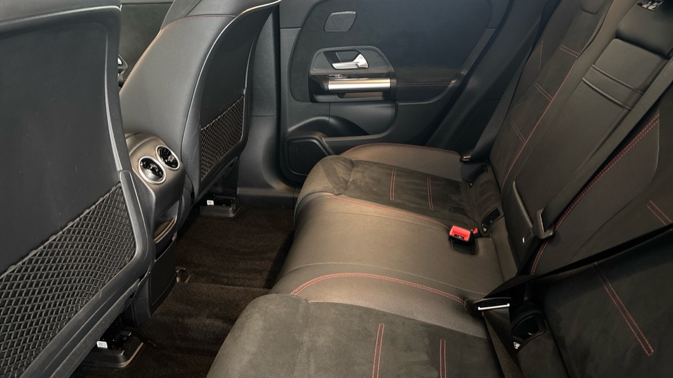 MERCEDES EQA Image 14