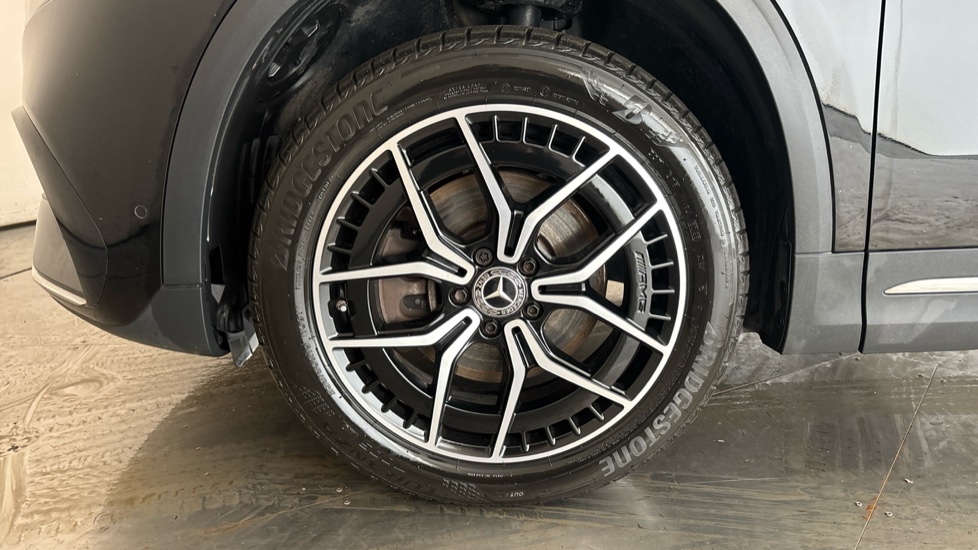 MERCEDES EQA Image 17