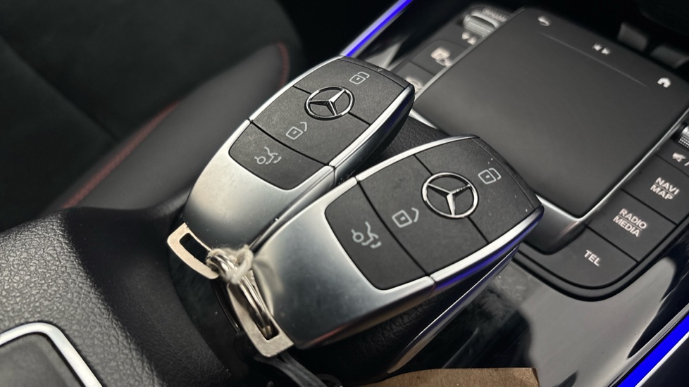 MERCEDES EQA 2 keys