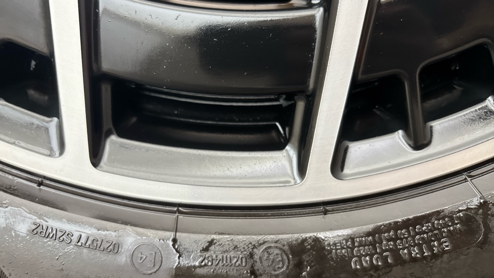 MERCEDES EQA scuff