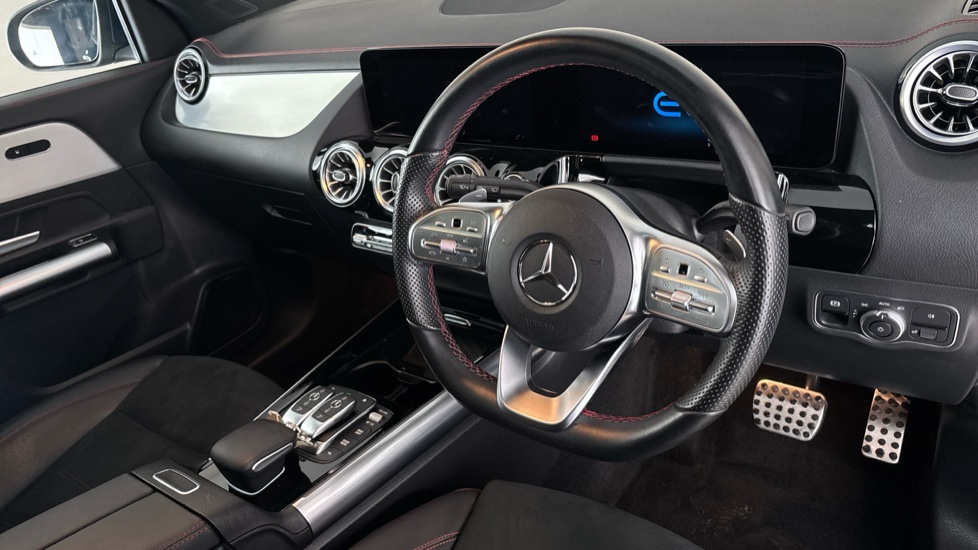 MERCEDES EQA Image 9