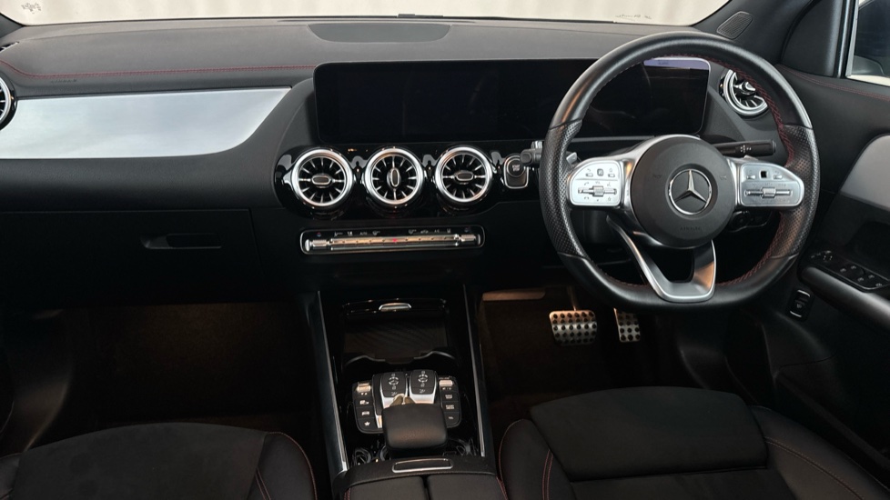 MERCEDES EQA Image 11