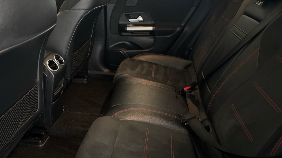 MERCEDES EQA Image 14