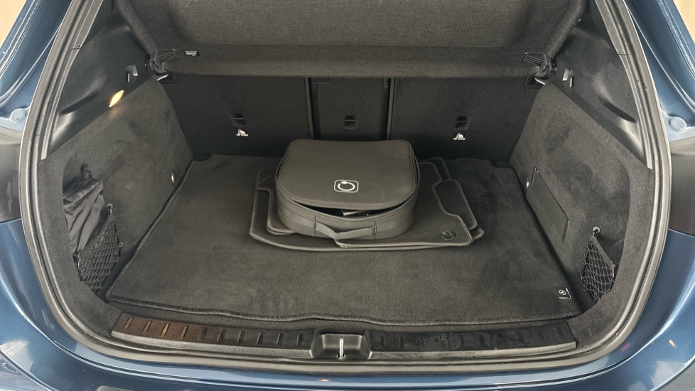 MERCEDES EQA Image 15