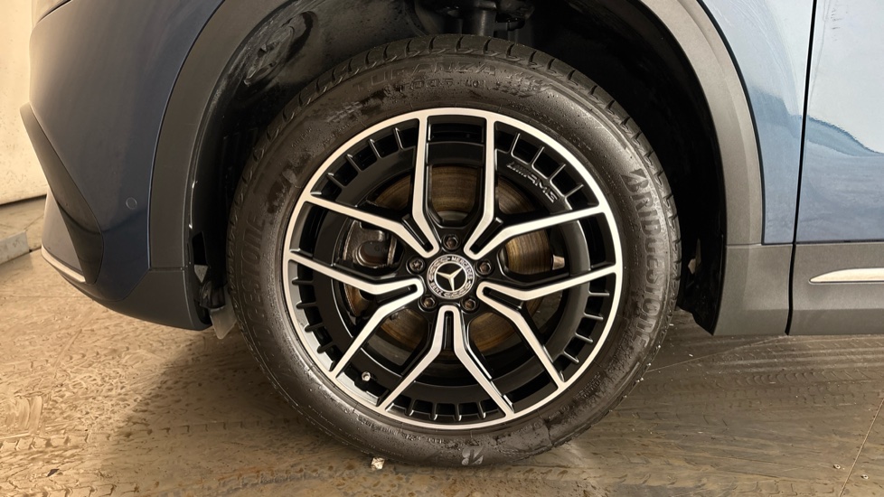 MERCEDES EQA Image 17