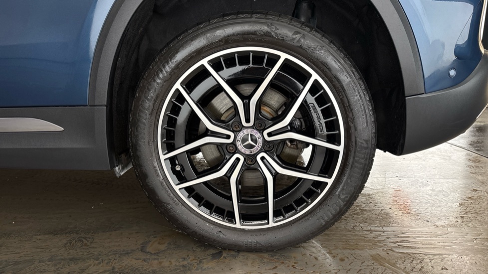 MERCEDES EQA Image 18