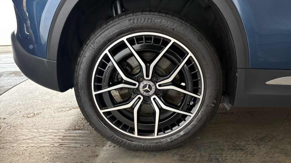 MERCEDES EQA Image 19