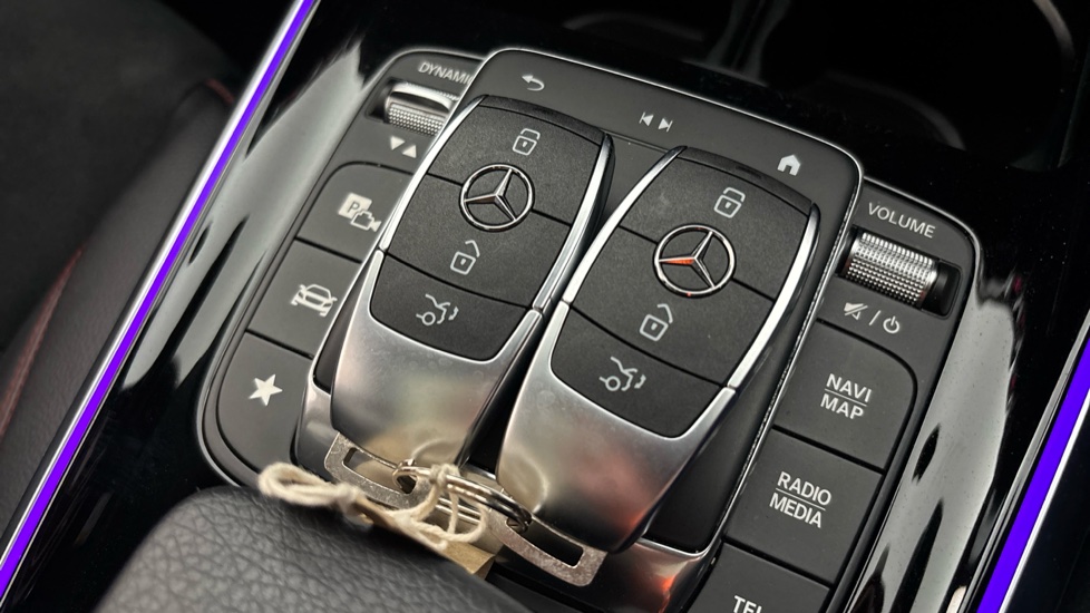MERCEDES EQA 2 keys