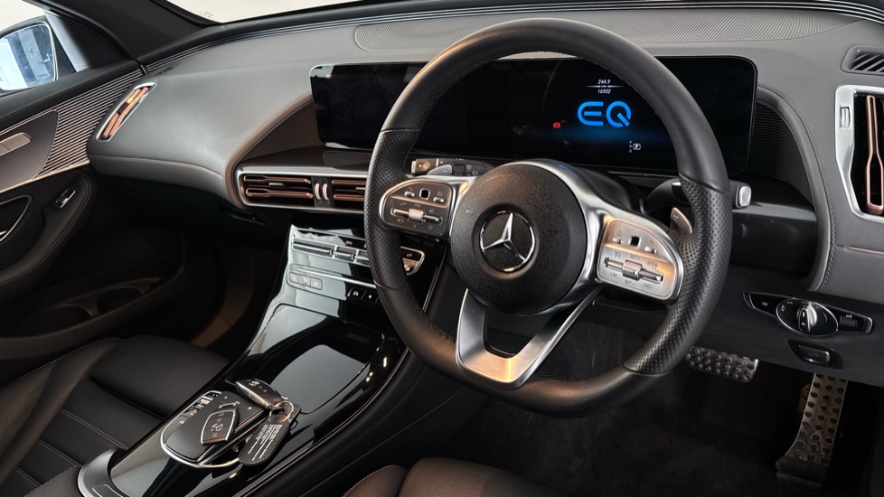 MERCEDES EQC Image 9