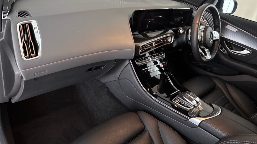 MERCEDES EQC Image 10