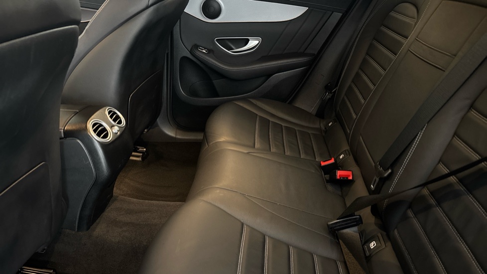 MERCEDES EQC Image 14