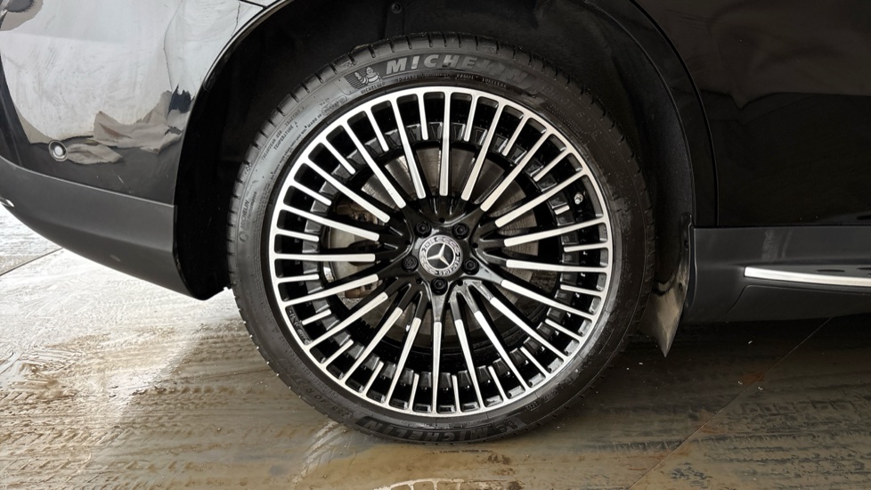 MERCEDES EQC Image 19