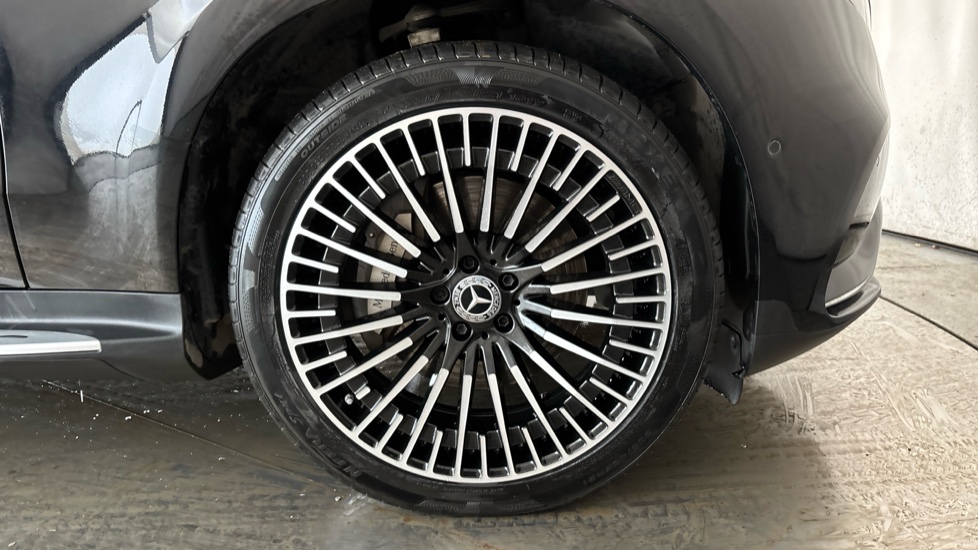 MERCEDES EQC Image 20