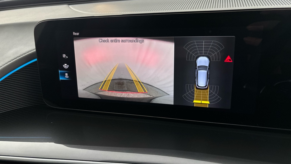 MERCEDES EQC reverse camera