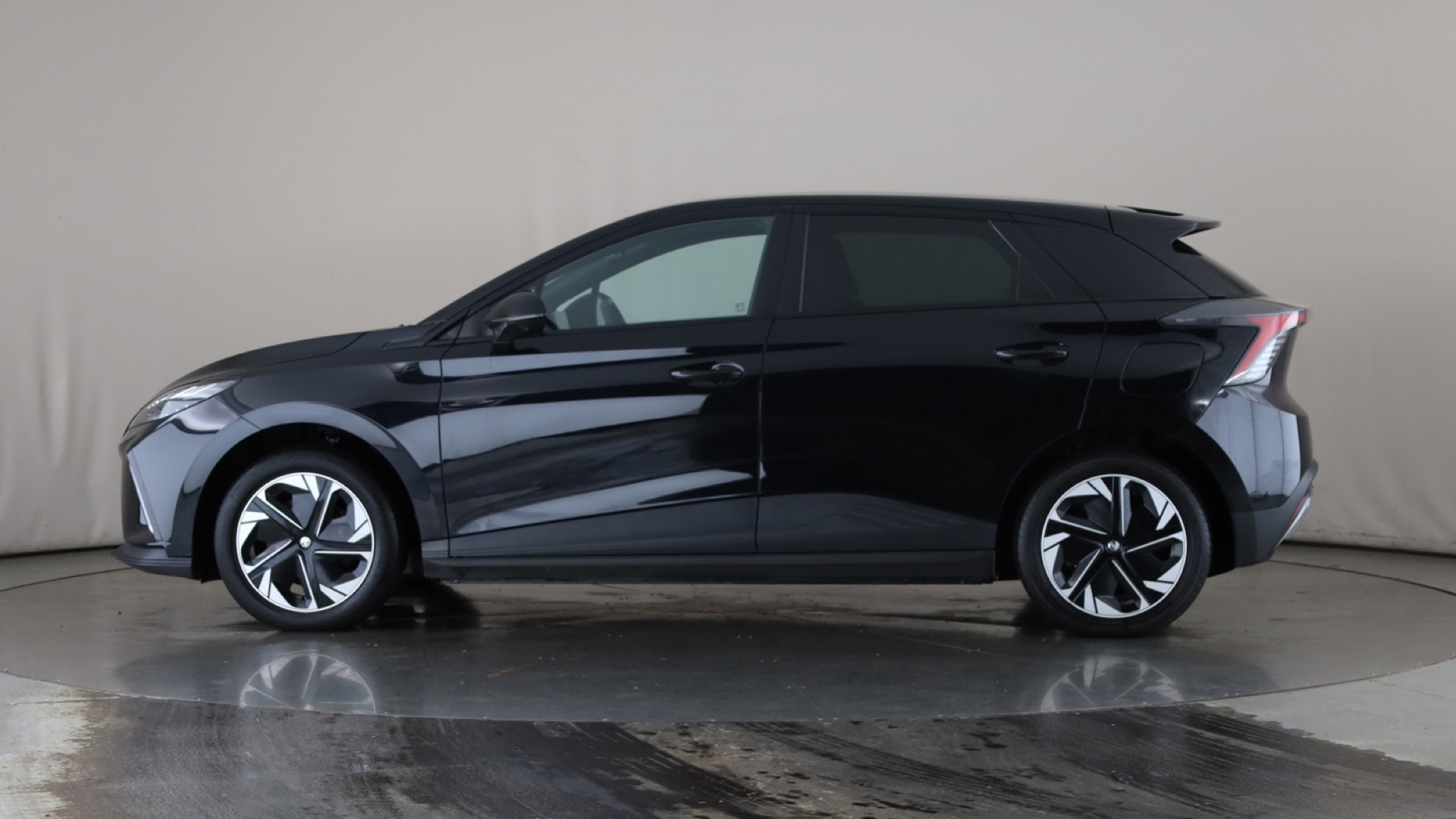 150kW Trophy EV Long Range 64kWh 5dr Auto
