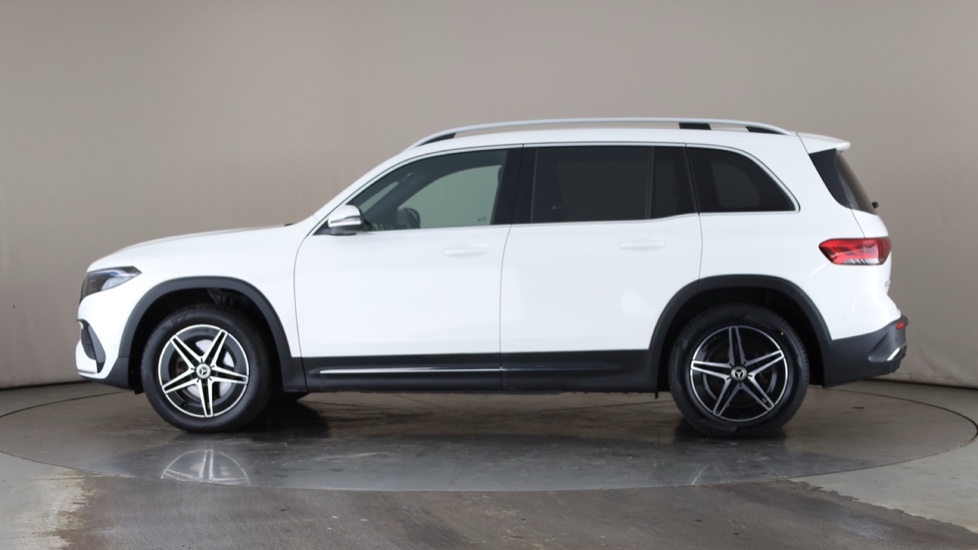 MERCEDES EQB Image 2