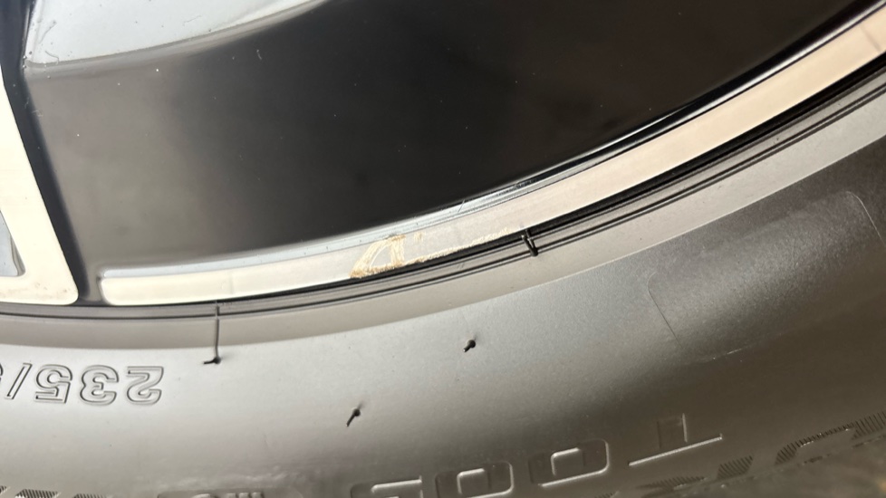 MERCEDES EQB scuff