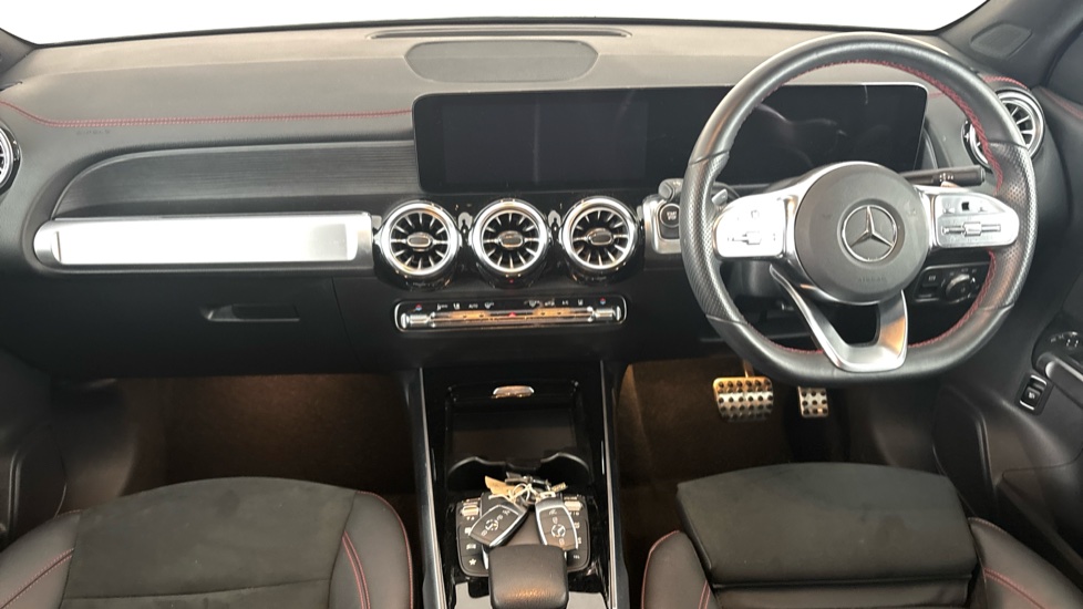 MERCEDES EQB Image 11