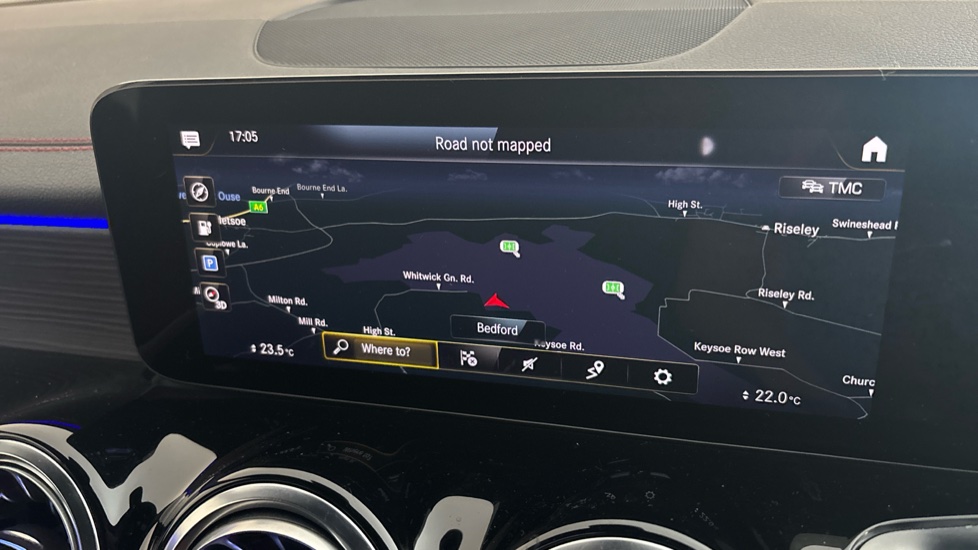 MERCEDES EQB Image 12