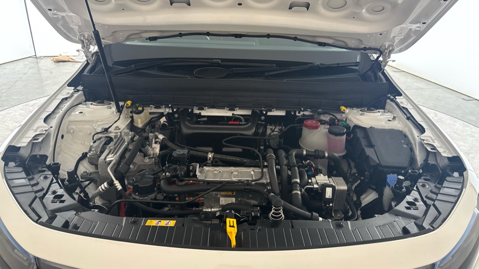 MERCEDES EQB Image 16