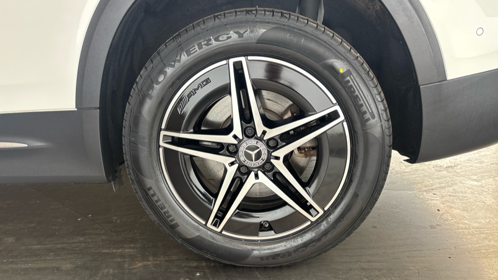 MERCEDES EQB Image 18