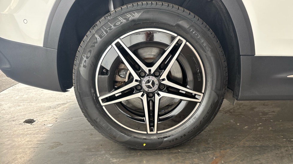 MERCEDES EQB Image 19