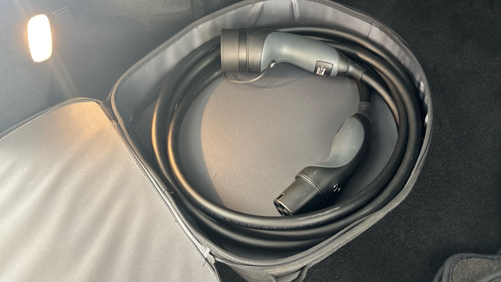 MERCEDES EQB Image 22