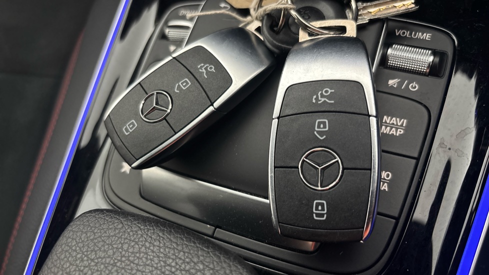 MERCEDES EQB 2 keys