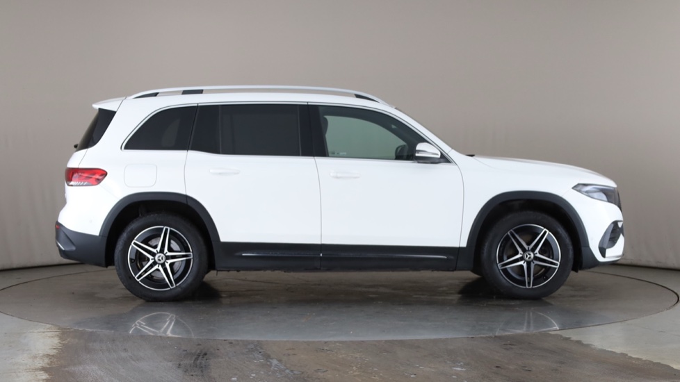 MERCEDES EQB Image 6