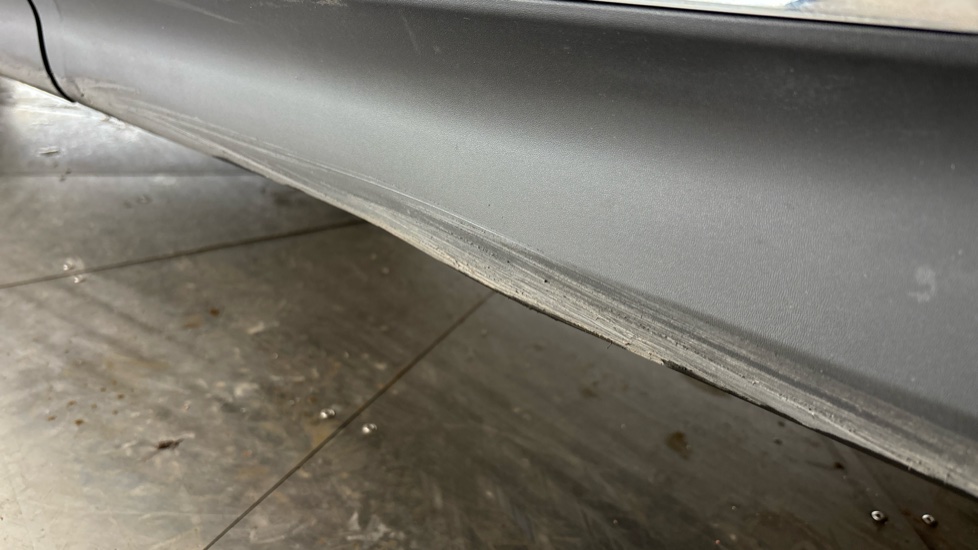 MERCEDES EQB Scuff