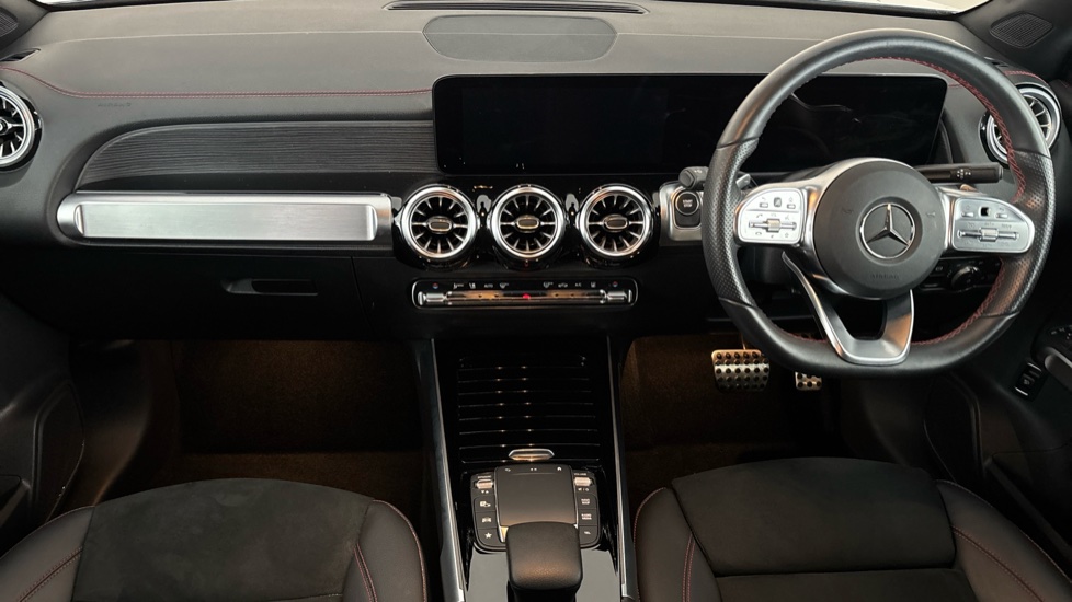 MERCEDES EQB Image 11