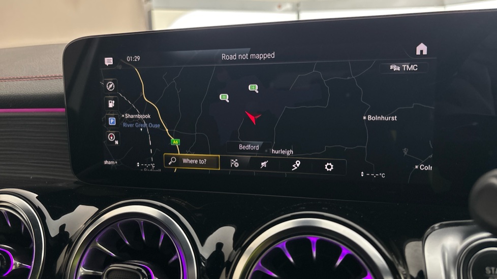 MERCEDES EQB Image 12