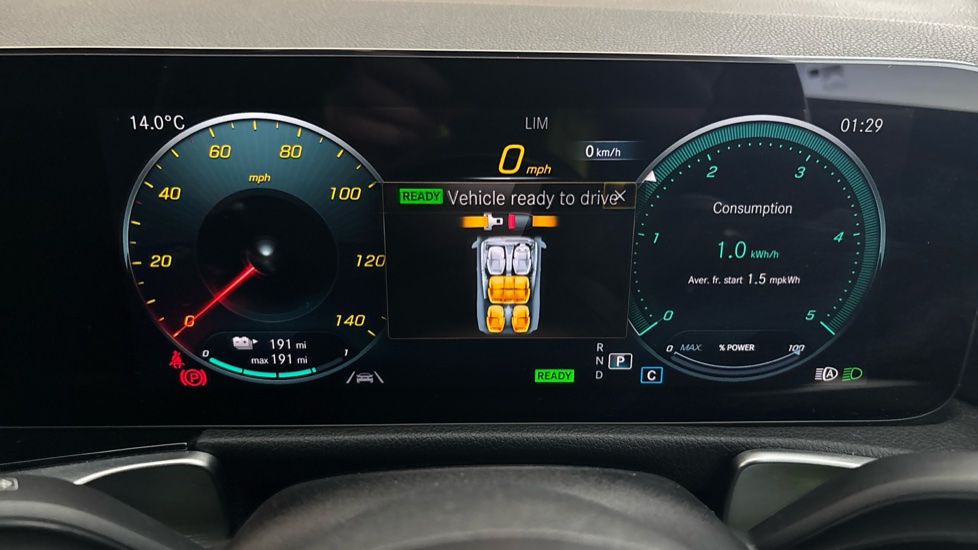 MERCEDES EQB Image 13