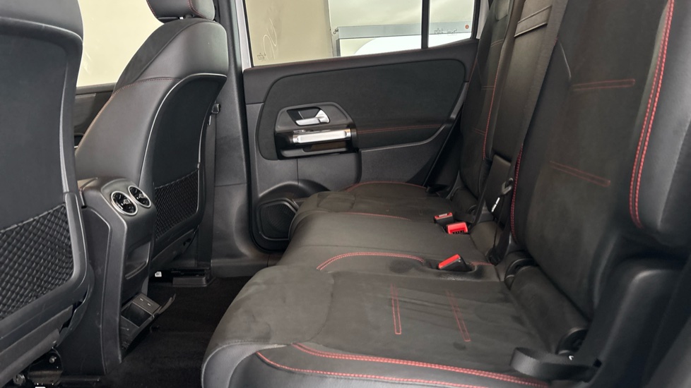 MERCEDES EQB Image 14