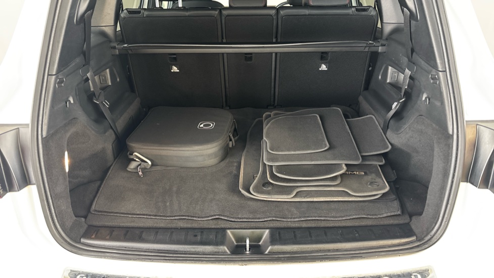 MERCEDES EQB Image 15