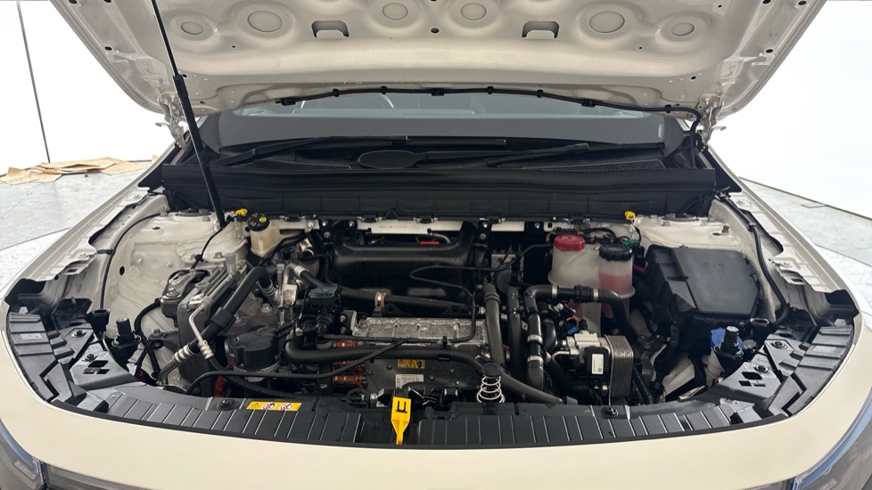 MERCEDES EQB Image 16