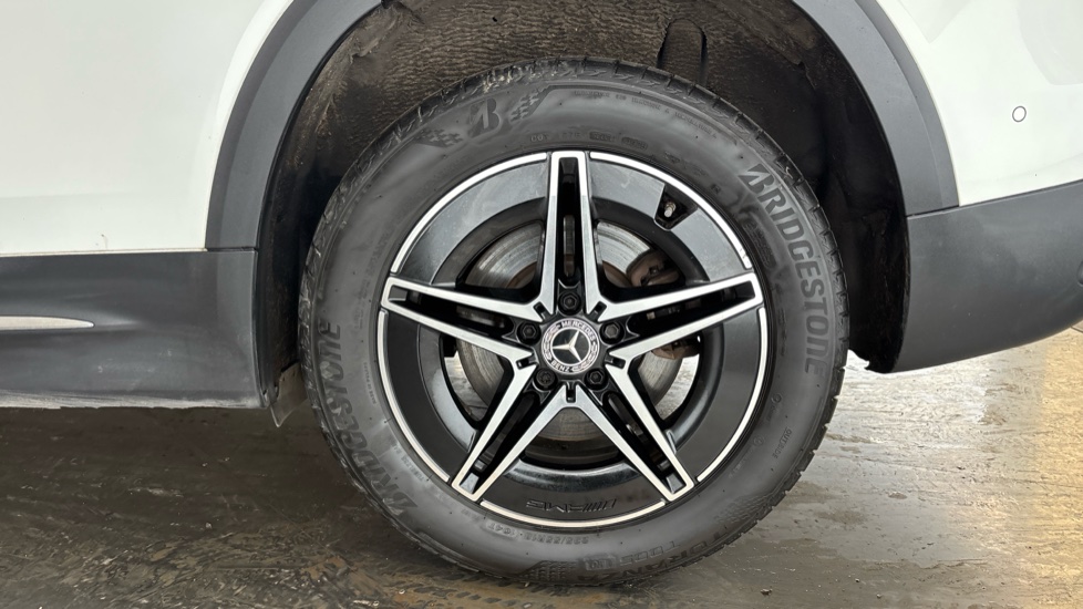 MERCEDES EQB Image 18