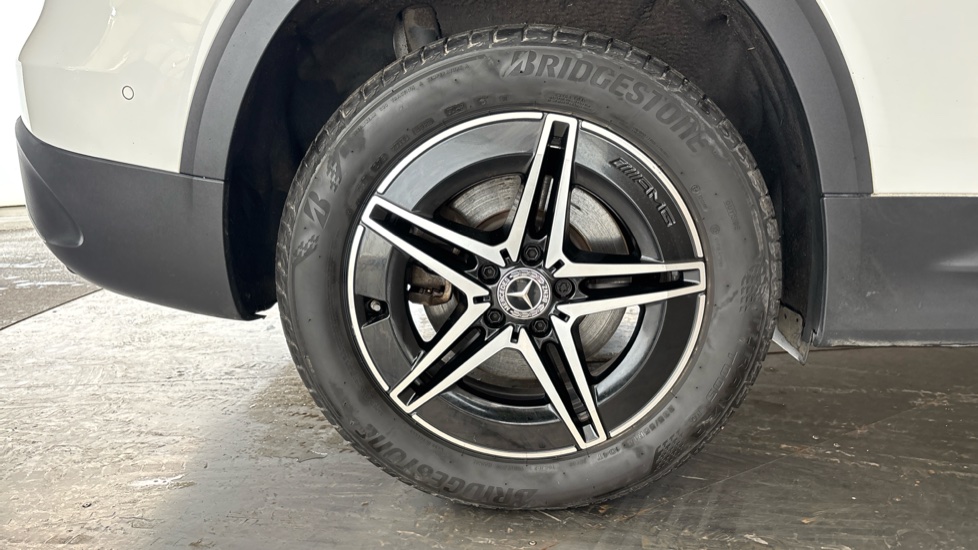 MERCEDES EQB Image 19