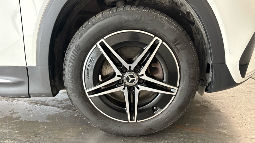 MERCEDES EQB Image 20