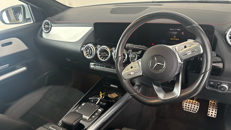 MERCEDES EQA Image 9