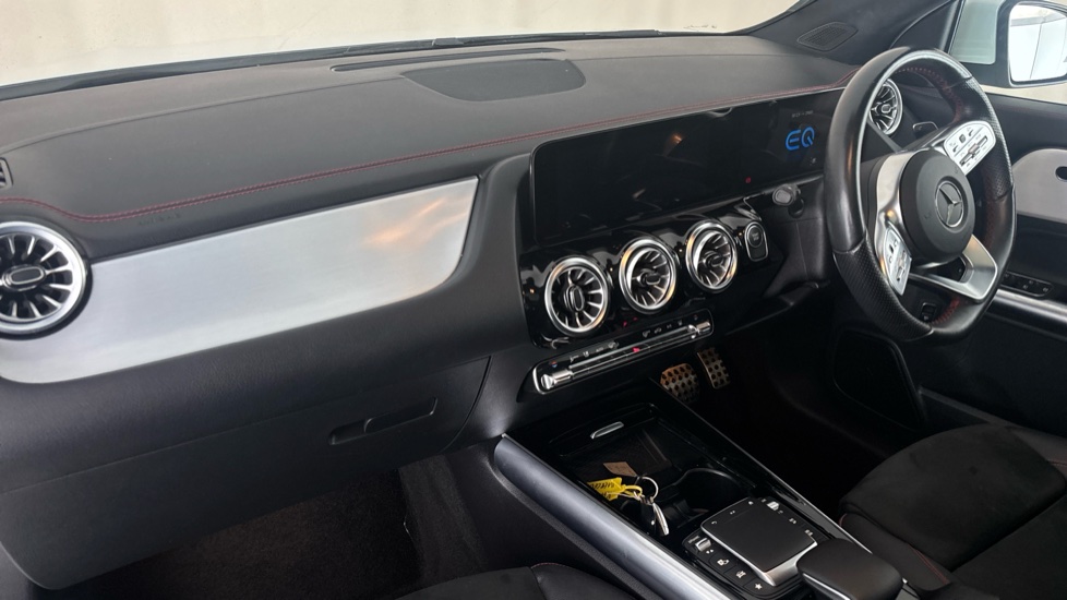 MERCEDES EQA Image 10