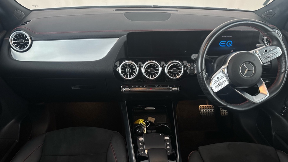 MERCEDES EQA Image 11