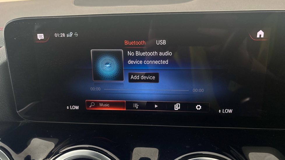 MERCEDES EQA Image 12