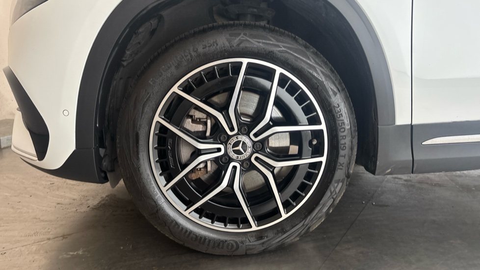 MERCEDES EQA Image 17