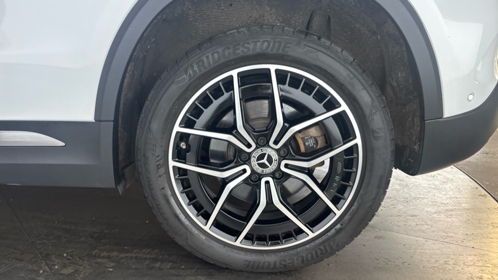 MERCEDES EQA Image 18