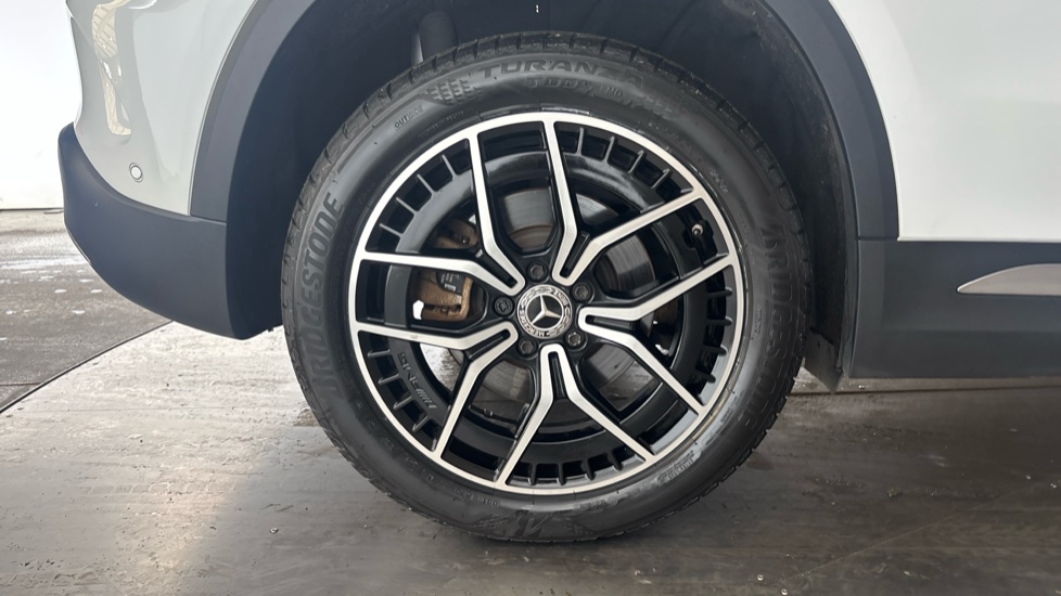 MERCEDES EQA Image 19